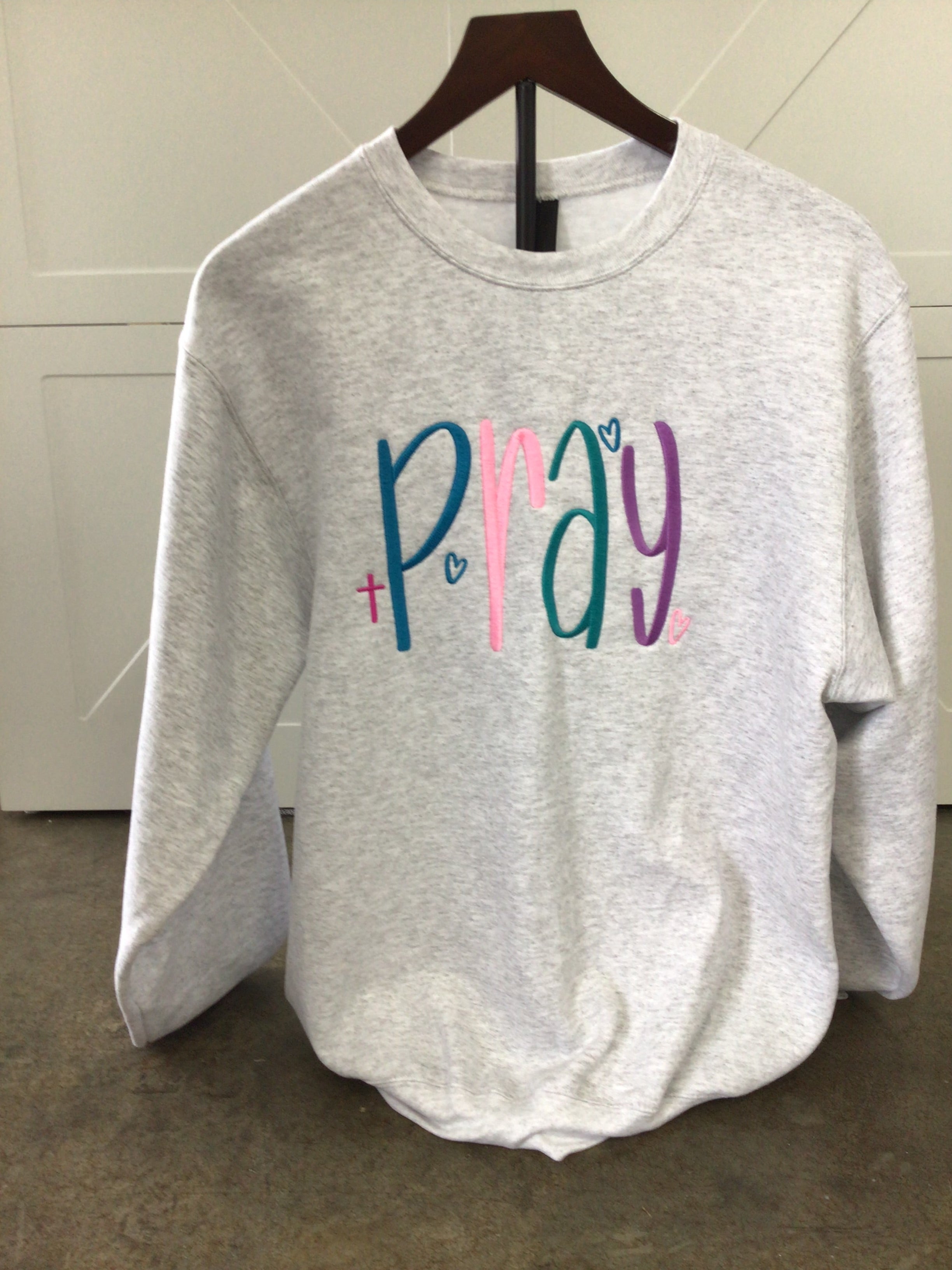 Pray embroidery sweatshirt