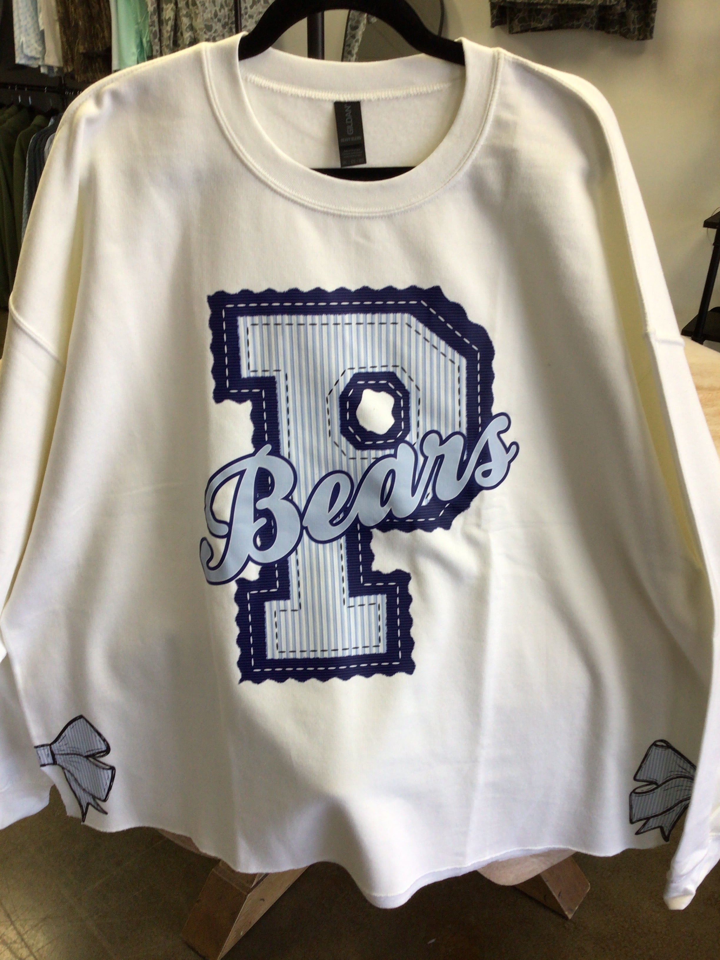 White bears sweatshirt with bows
