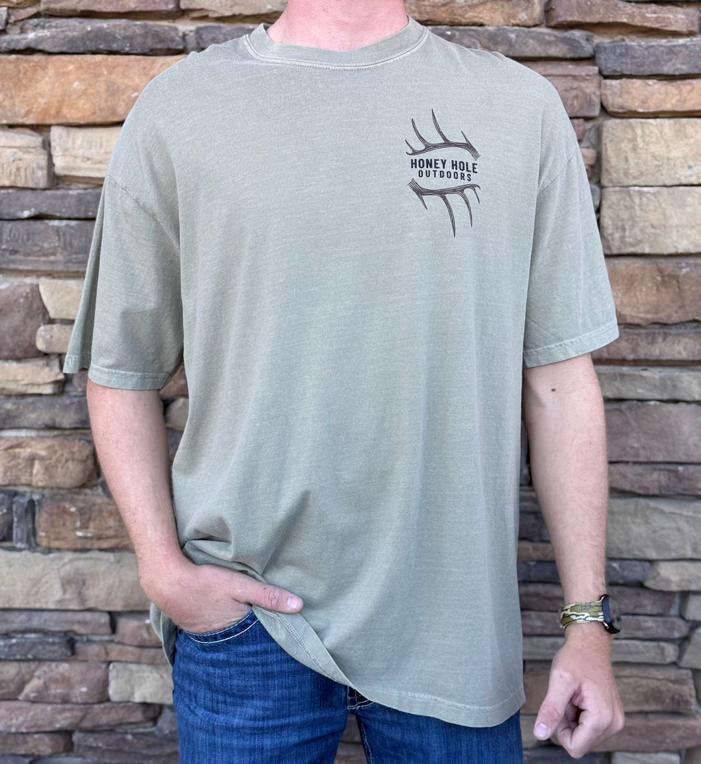 Honey Hole deer skull tee