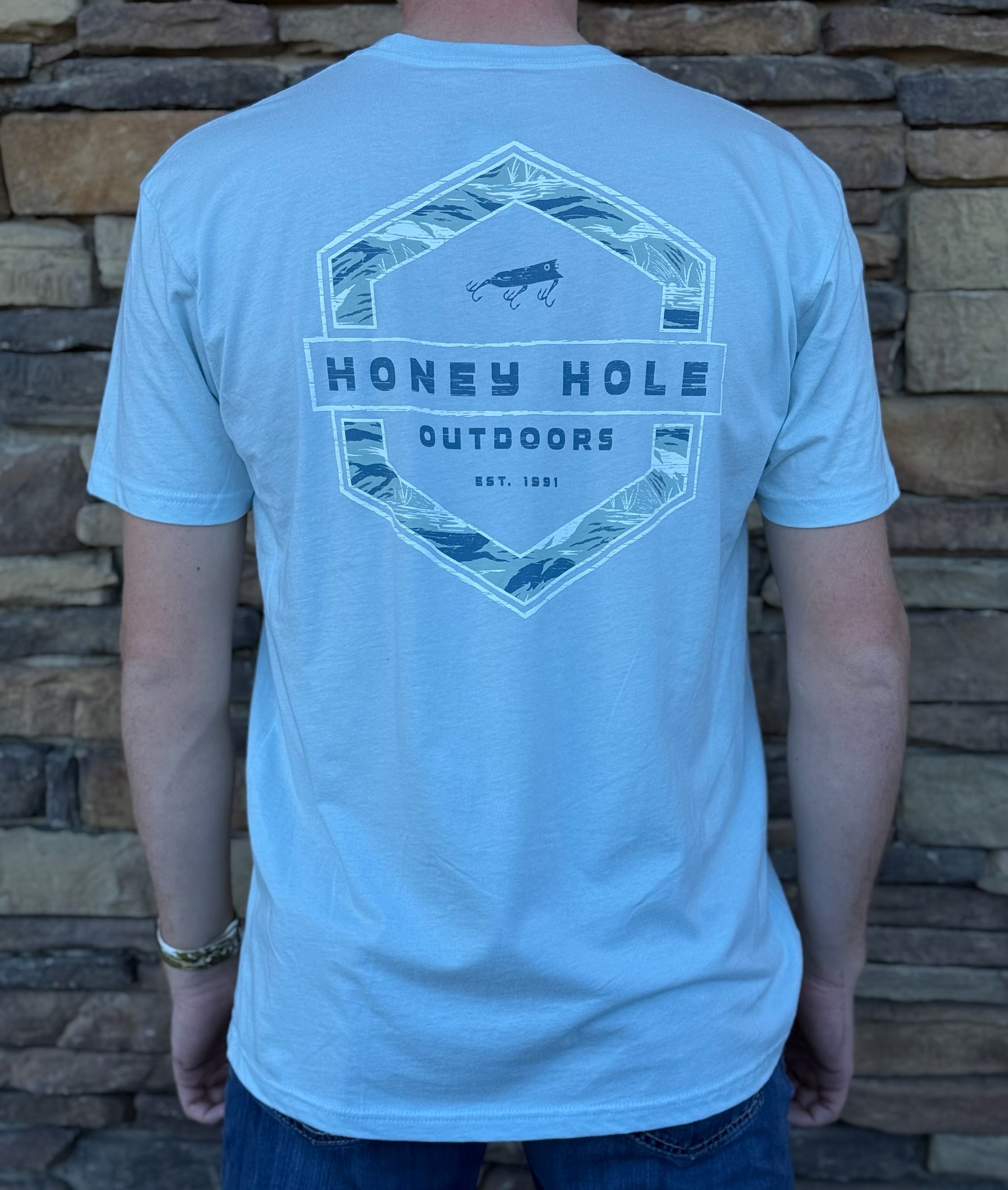 Honey Hole redfish hex tee